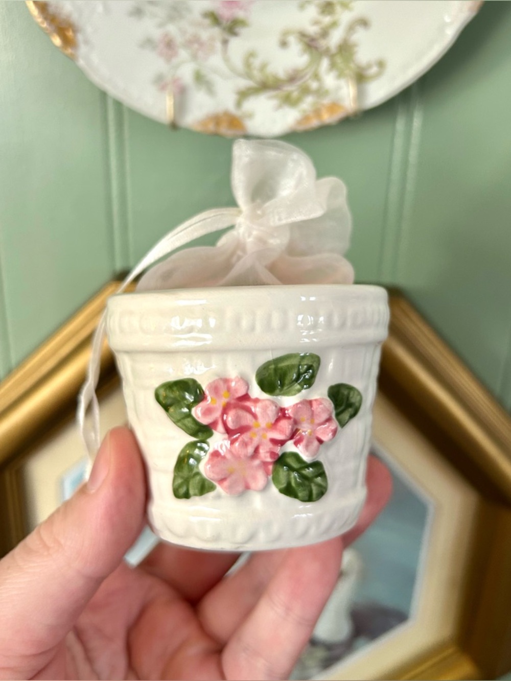 Vintage White Basketweave Planter with pink violets Candle